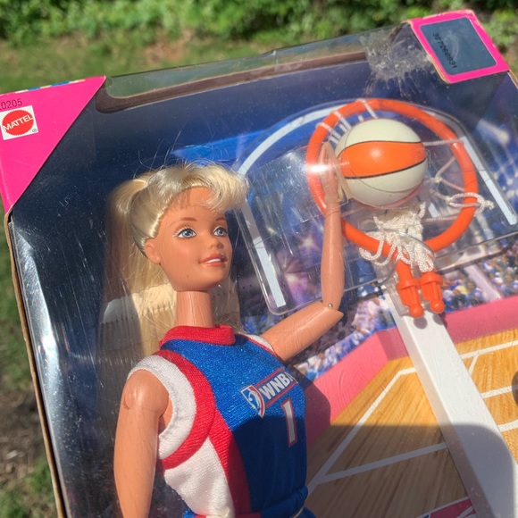 Vintage WNBA Barbie Doll - Picture 12 of 16